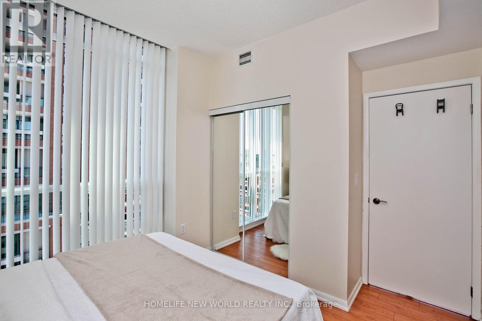 #836 830 LAWRENCE AVENUE W - 14