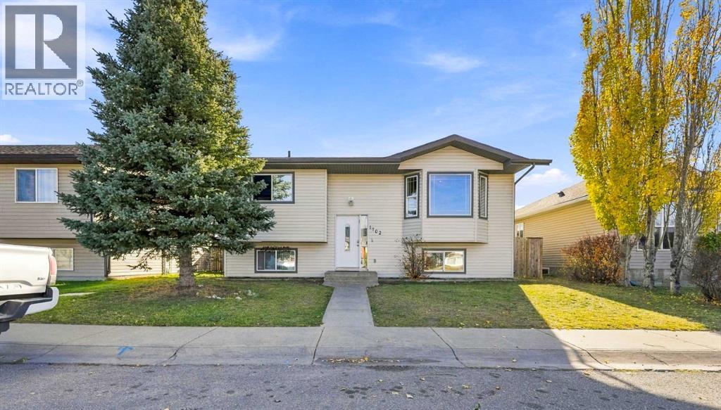 1702 Strathcona Place, Strathmore — photo 2