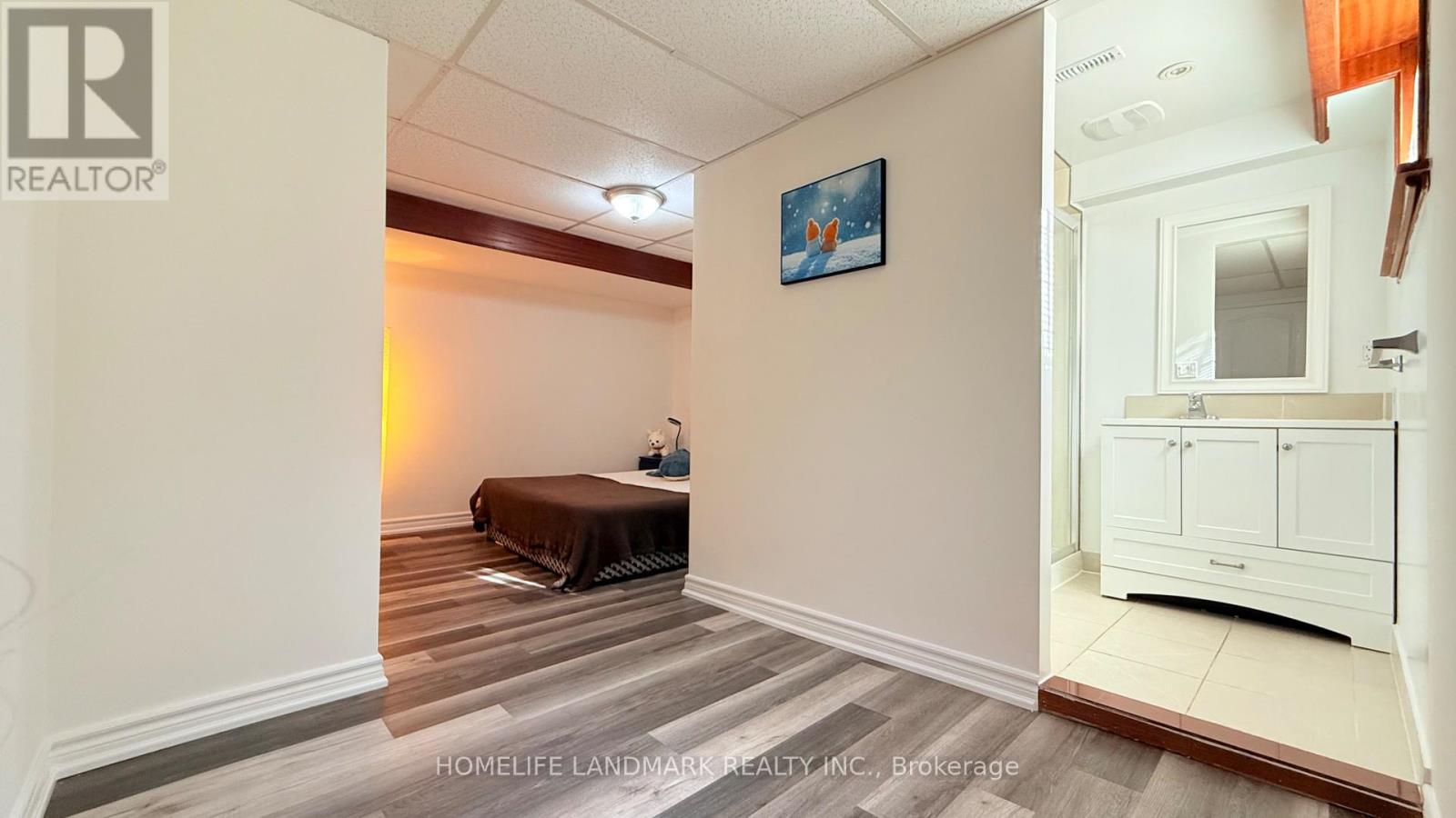 1 ALEXMUIR BOULEVARD - 25