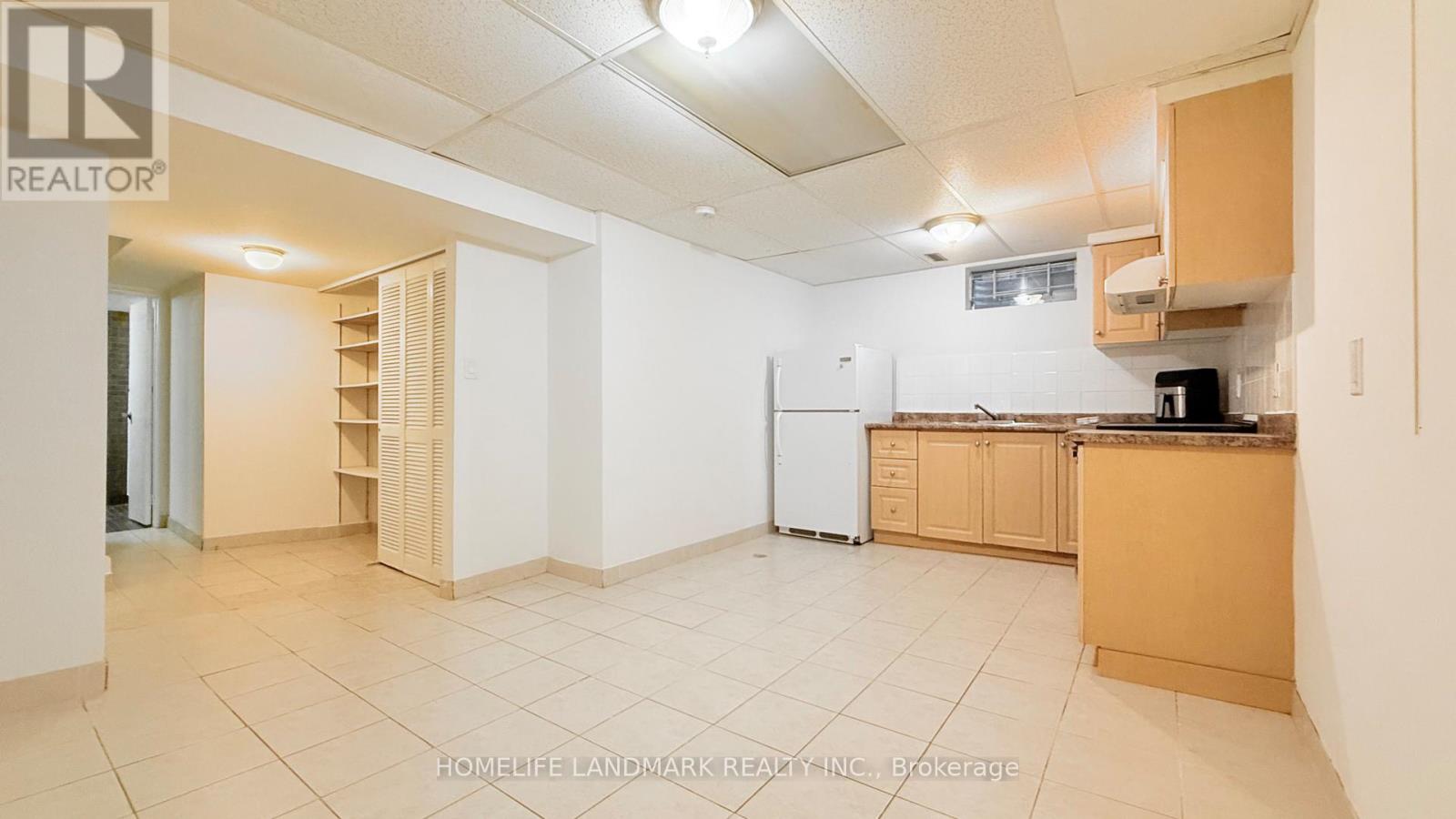 1 ALEXMUIR BOULEVARD - 33