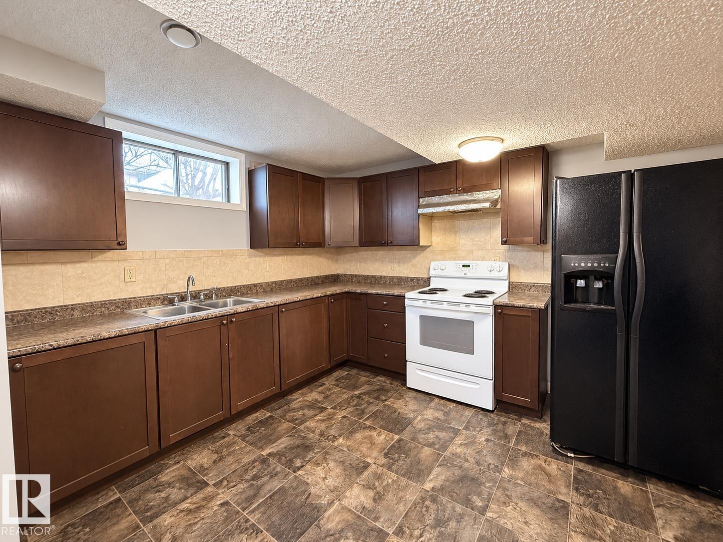 8412 35 AV NW, Edmonton — photo 13