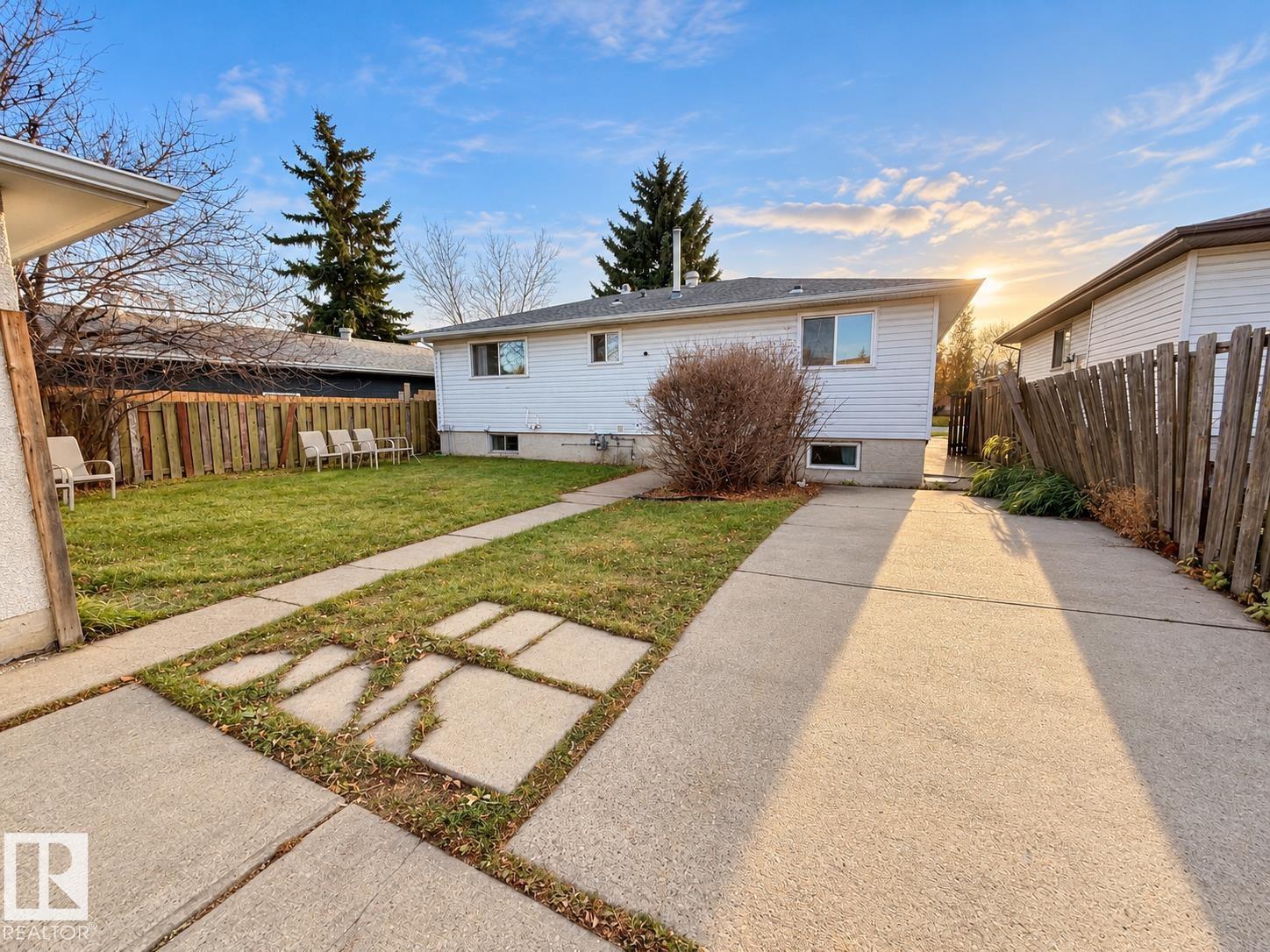 8412 35 AV NW, Edmonton — photo 20