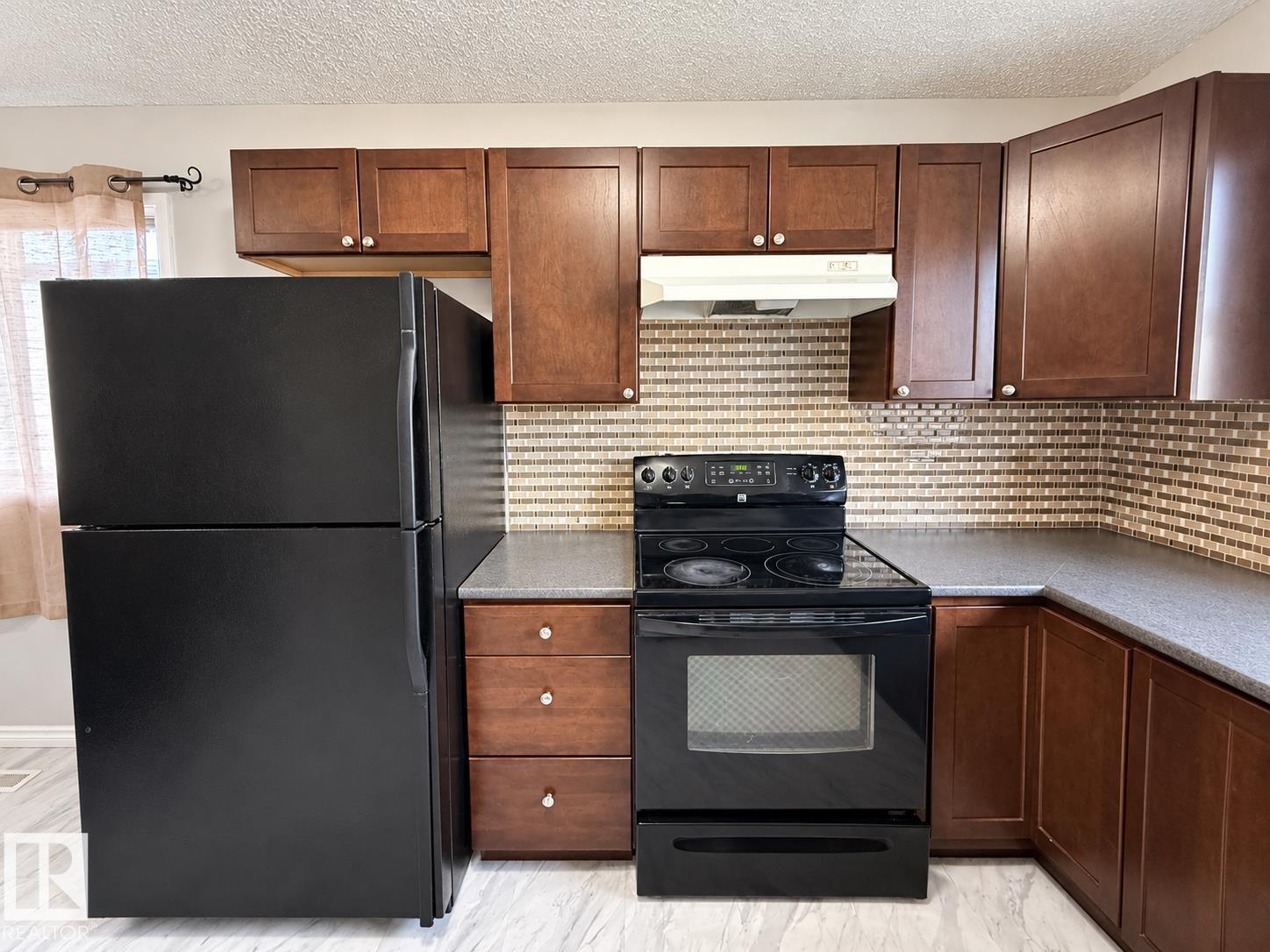 8412 35 AV NW, Edmonton — photo 4
