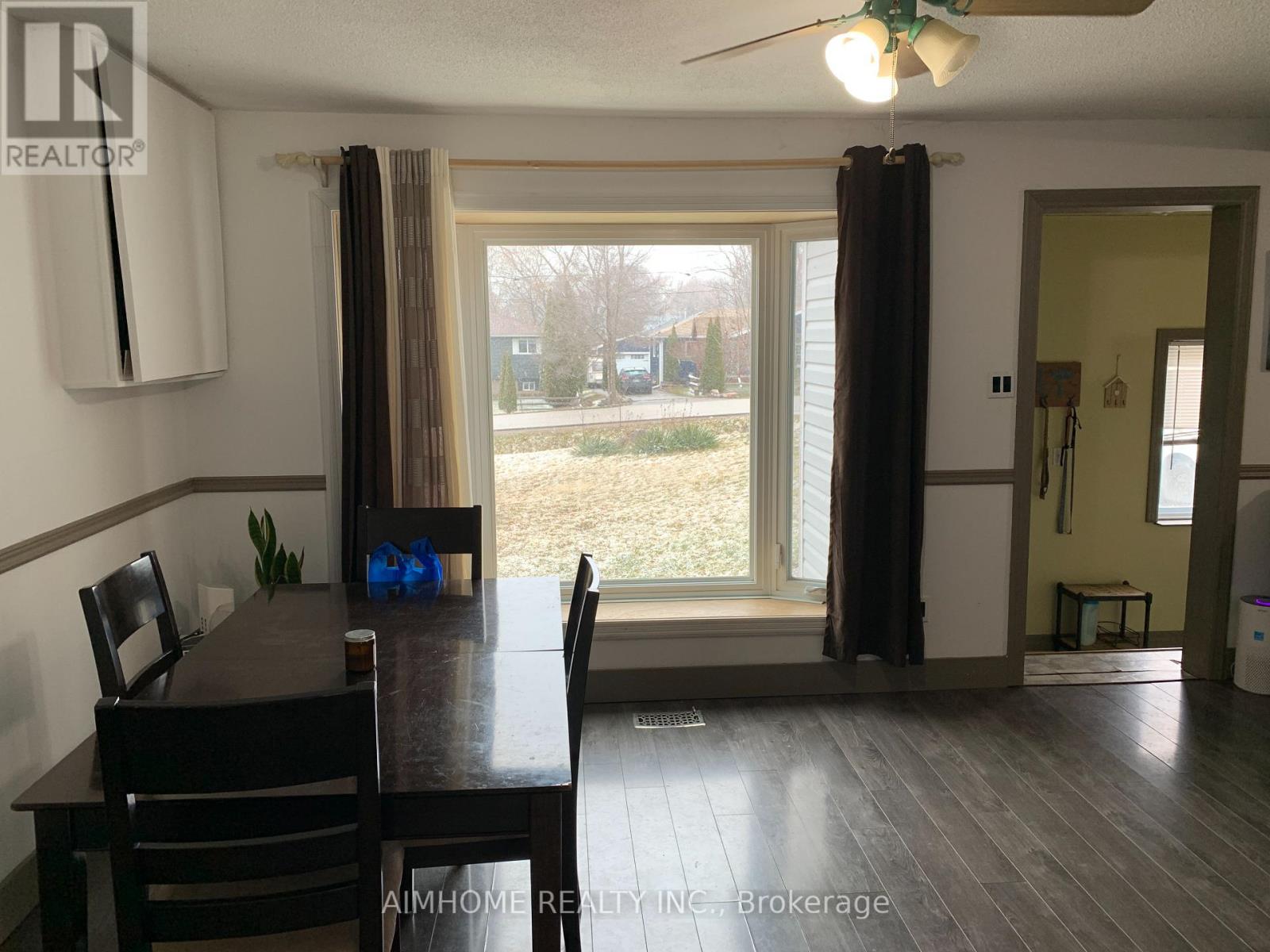 303 ANNSHIELA DRIVE, Georgina (Keswick South) — photo 2