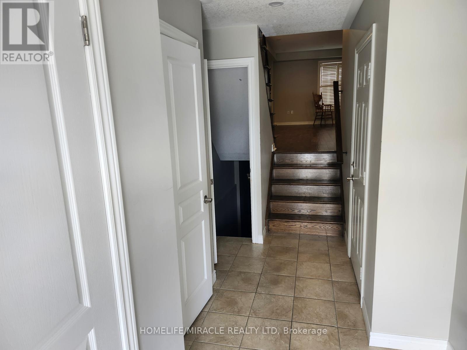 87 CHARLESWOOD CRESCENT, Hamilton — photo 2
