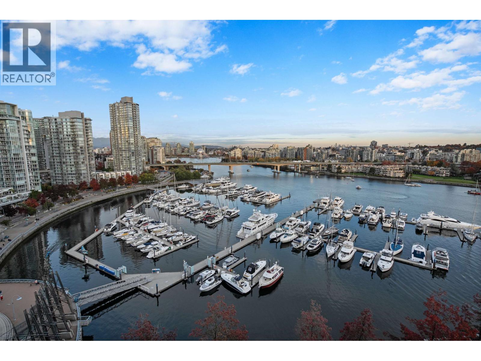 Photo 9 of 1706 1228 MARINASIDE CRESCENT