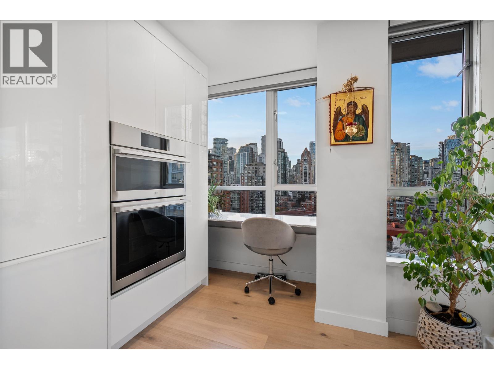 Photo 18 of 1706 1228 MARINASIDE CRESCENT