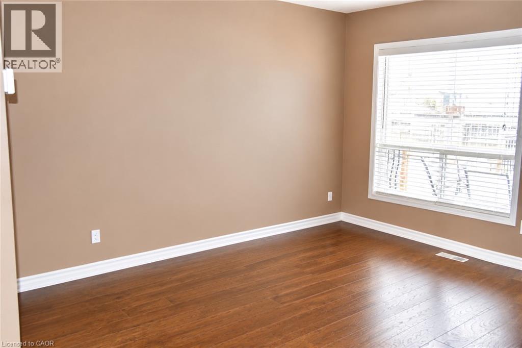 703 PARIS Boulevard, Waterloo — photo 8