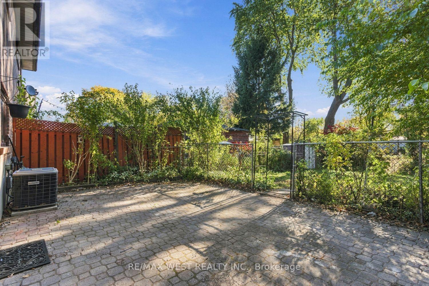 27 GARDENTREE STREET - 27