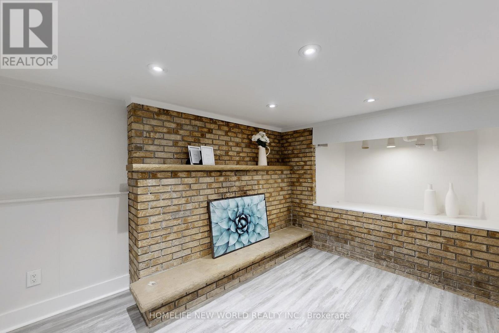 14 FRANKLIN AVENUE - 24