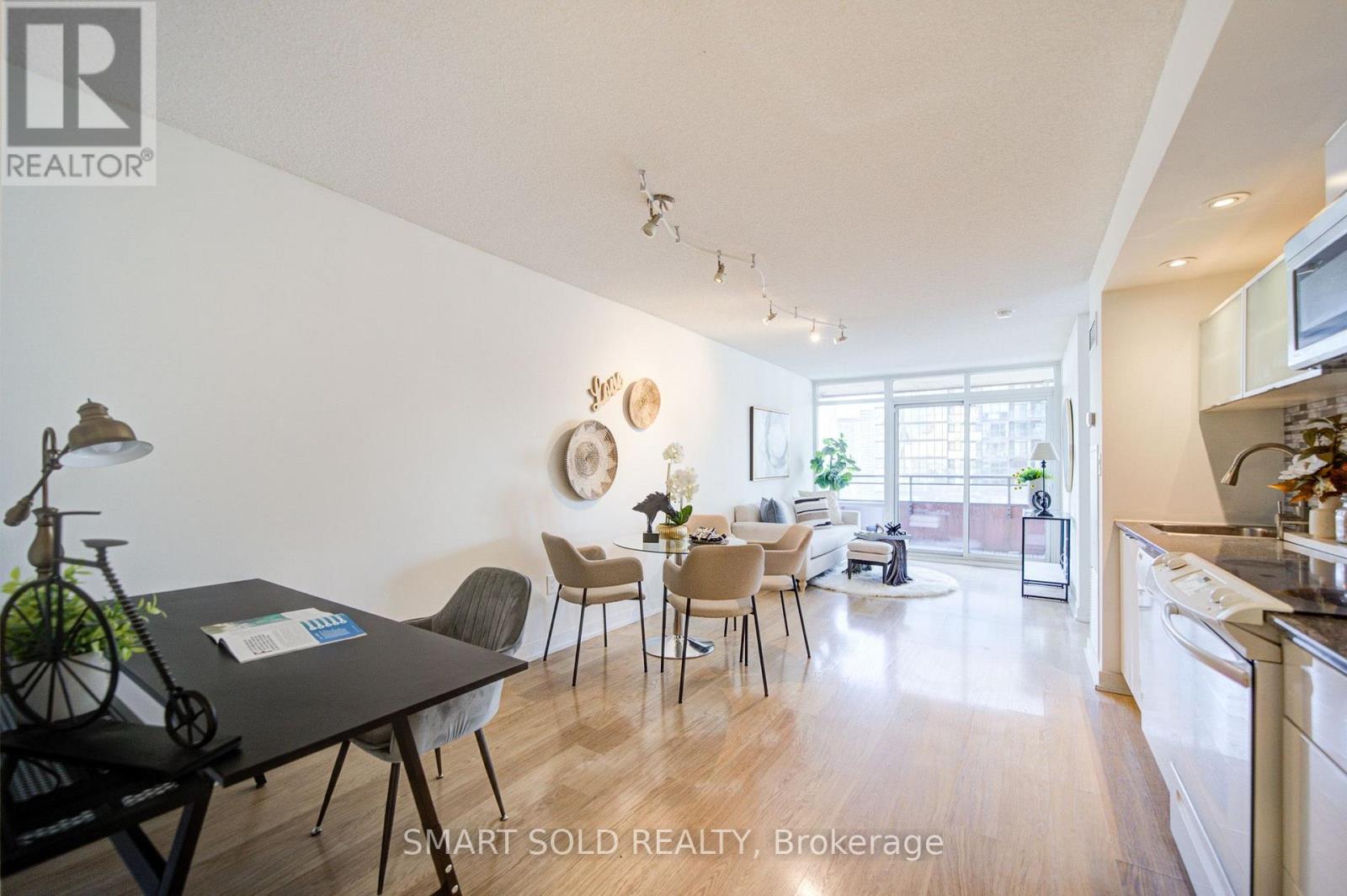 #1121 4K SPADINA AVENUE - 2