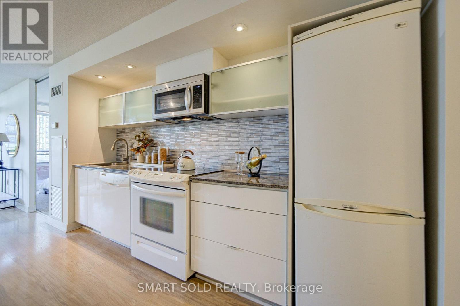 #1121 4K SPADINA AVENUE - 8