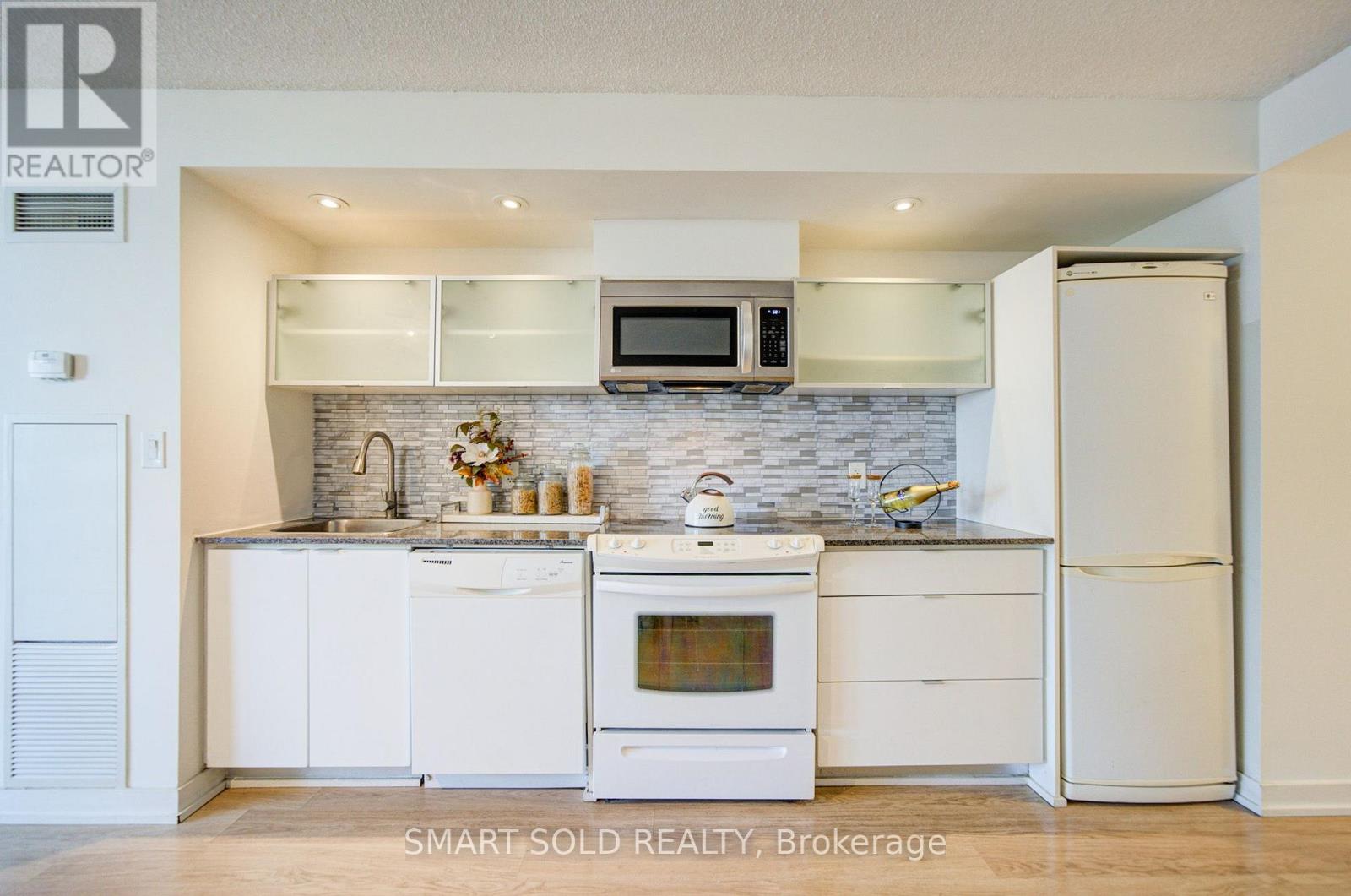 #1121 4K SPADINA AVENUE - 9