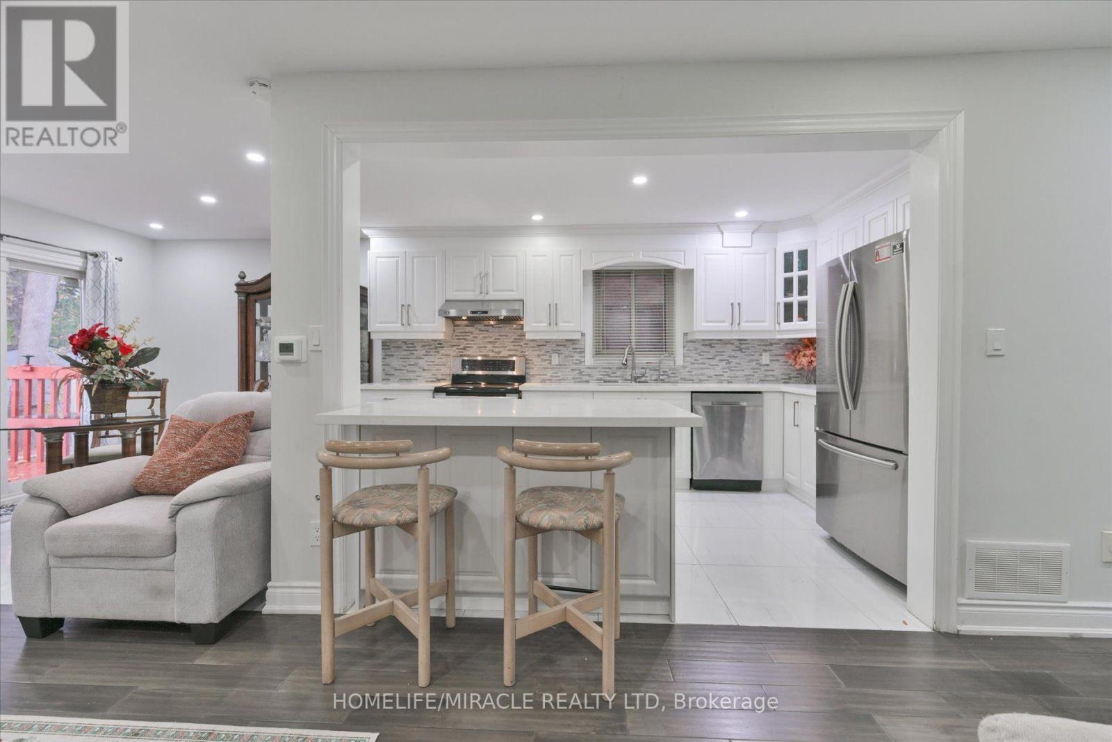 #46 10 CARDWELL AVENUE - 10