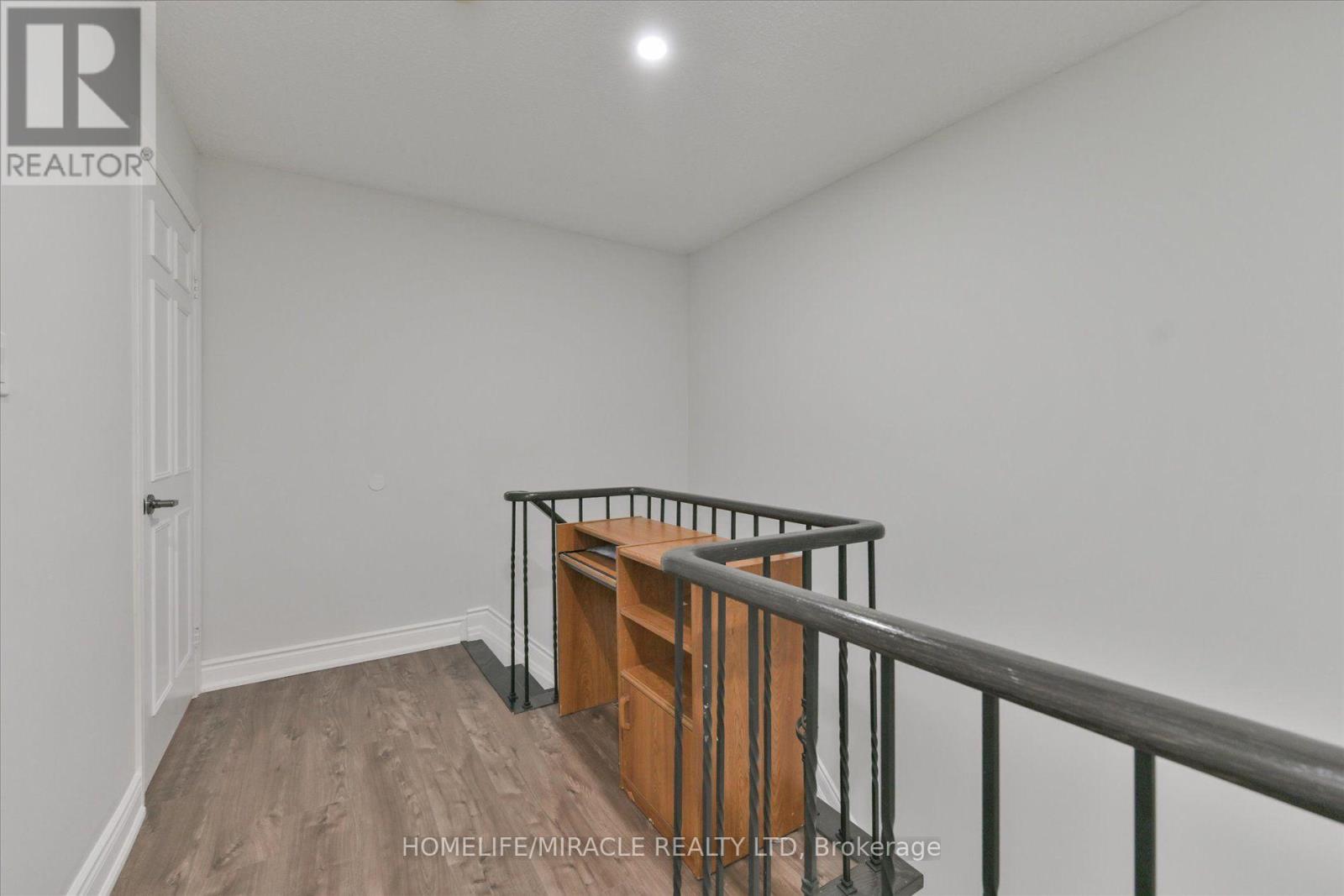 #46 10 CARDWELL AVENUE - 16