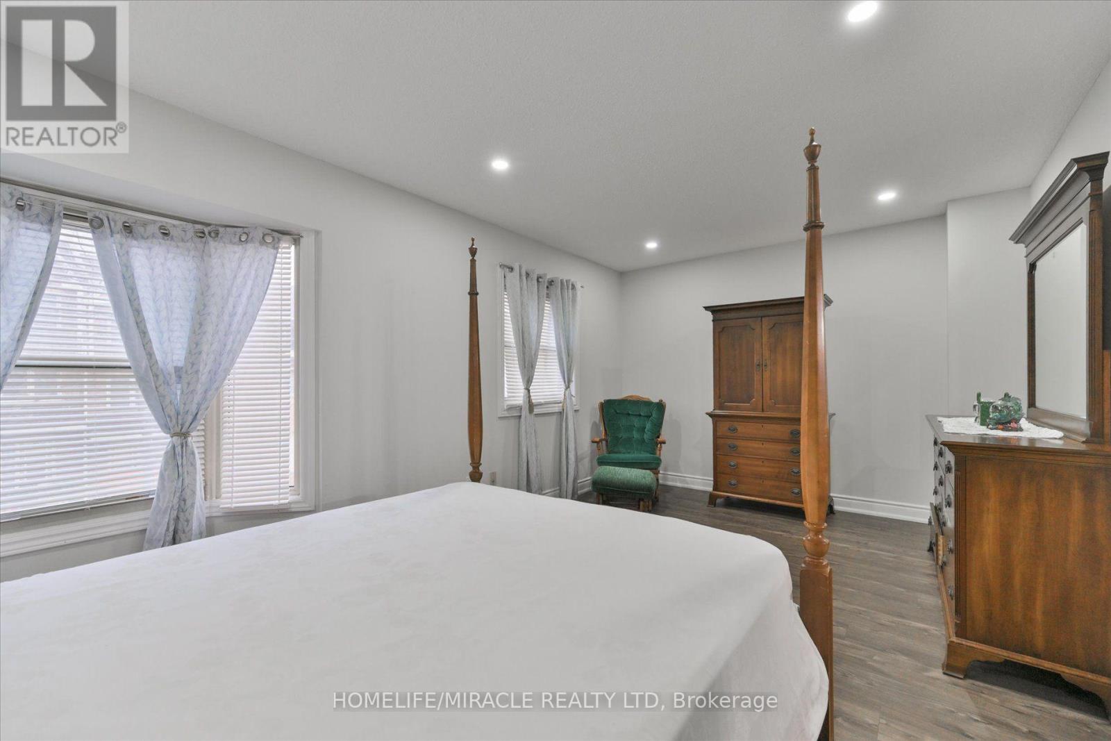 #46 10 CARDWELL AVENUE - 19