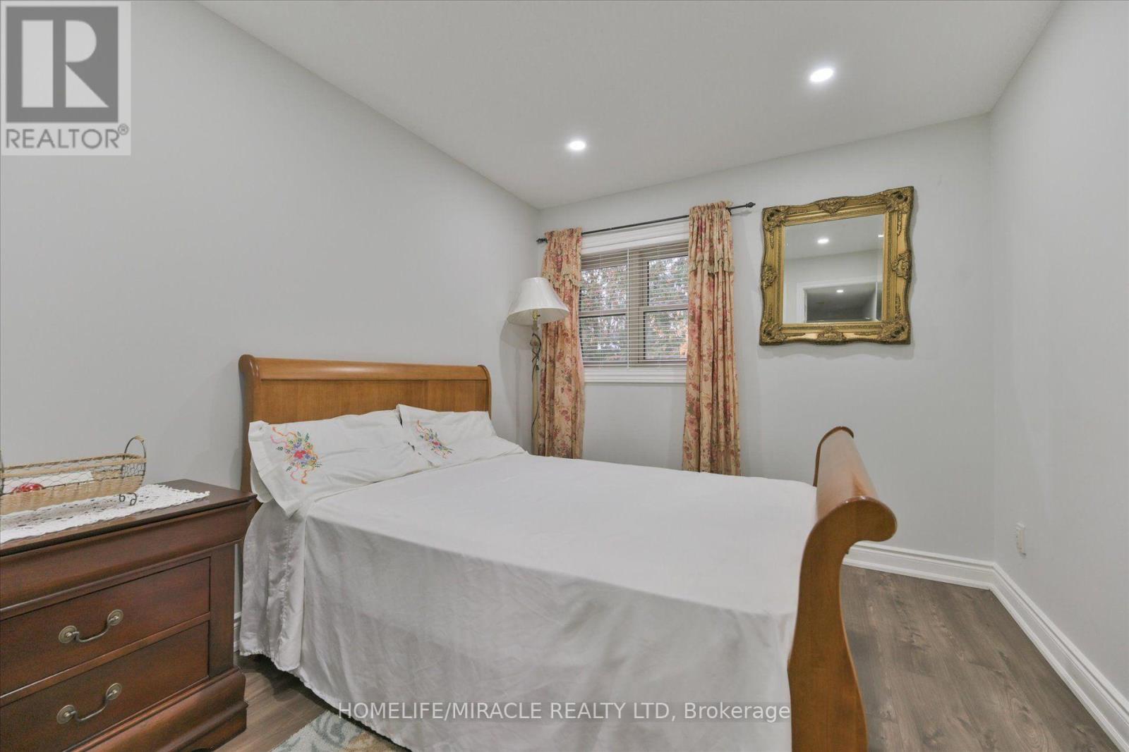 #46 10 CARDWELL AVENUE - 22