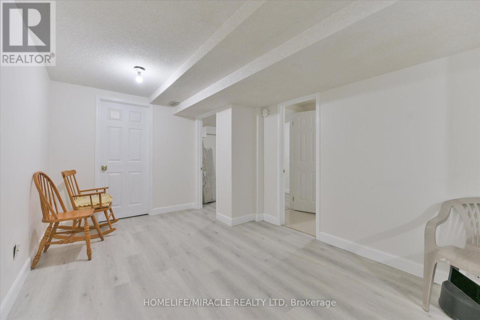 #46 10 CARDWELL AVENUE - 28