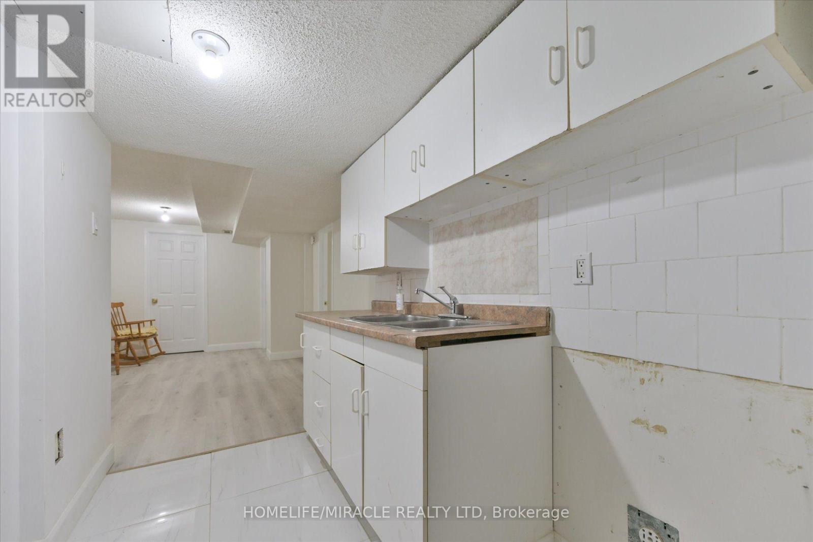 #46 10 CARDWELL AVENUE - 29