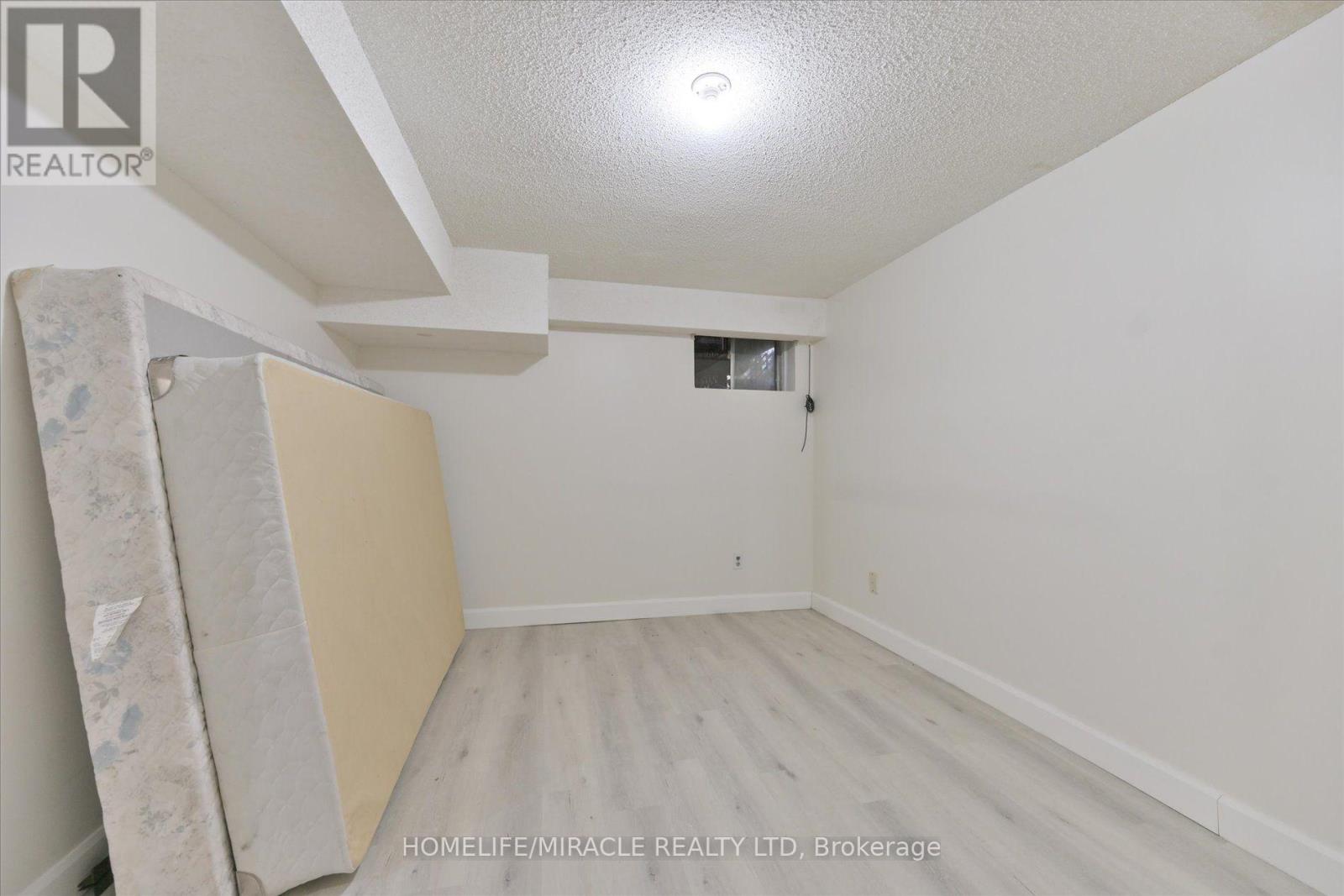 #46 10 CARDWELL AVENUE - 30