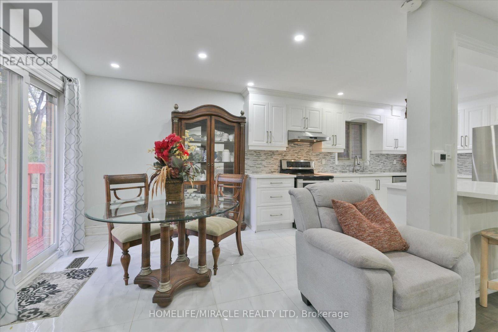 #46 10 CARDWELL AVENUE - 9