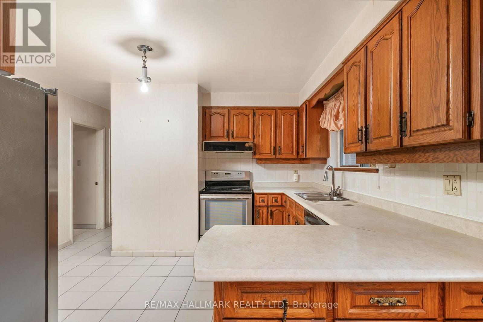 7 MANCROFT CRESCENT - 12