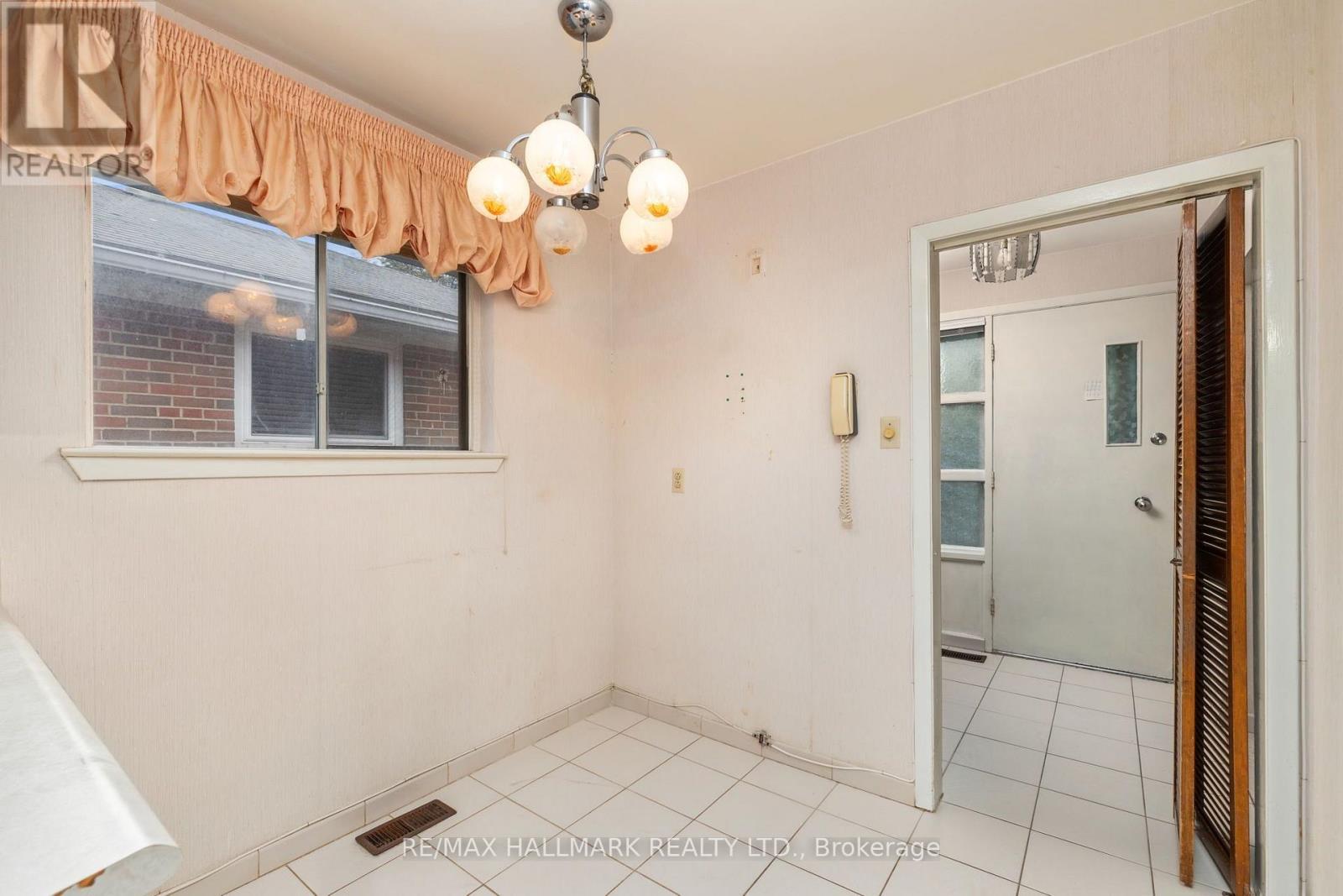 7 MANCROFT CRESCENT - 14