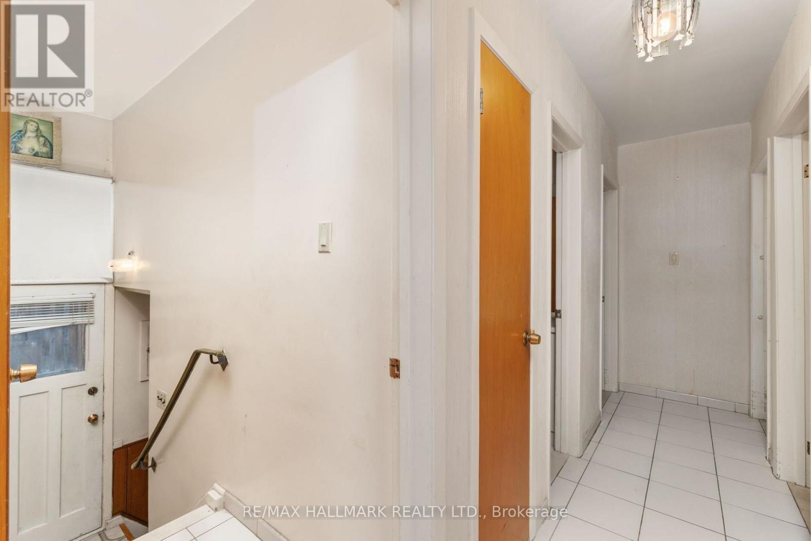 7 MANCROFT CRESCENT - 24