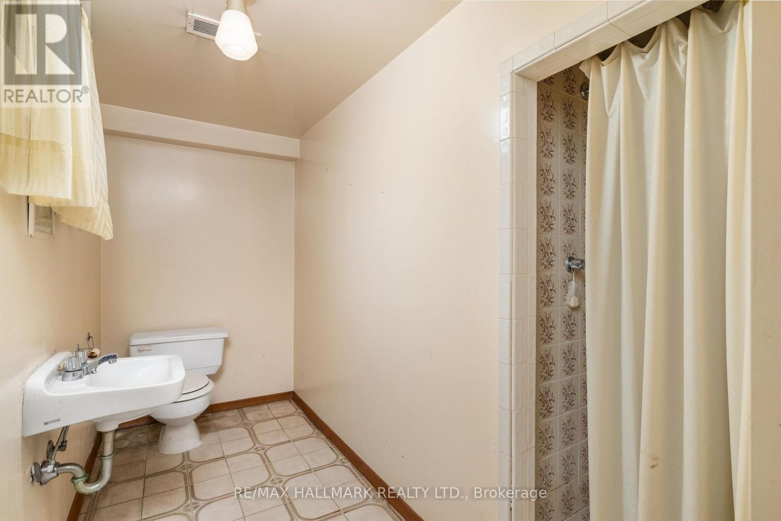 7 MANCROFT CRESCENT - 28