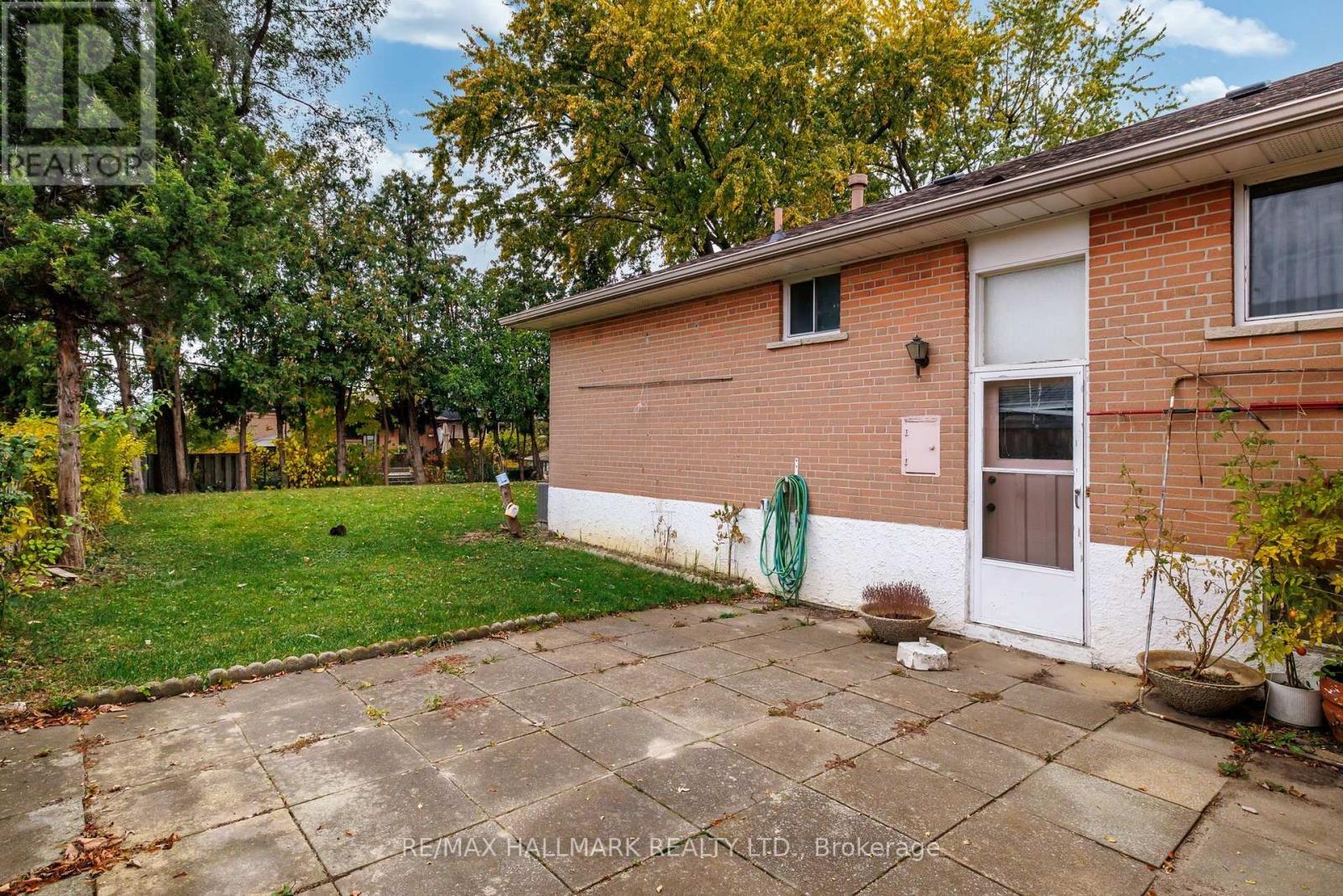 7 MANCROFT CRESCENT - 33
