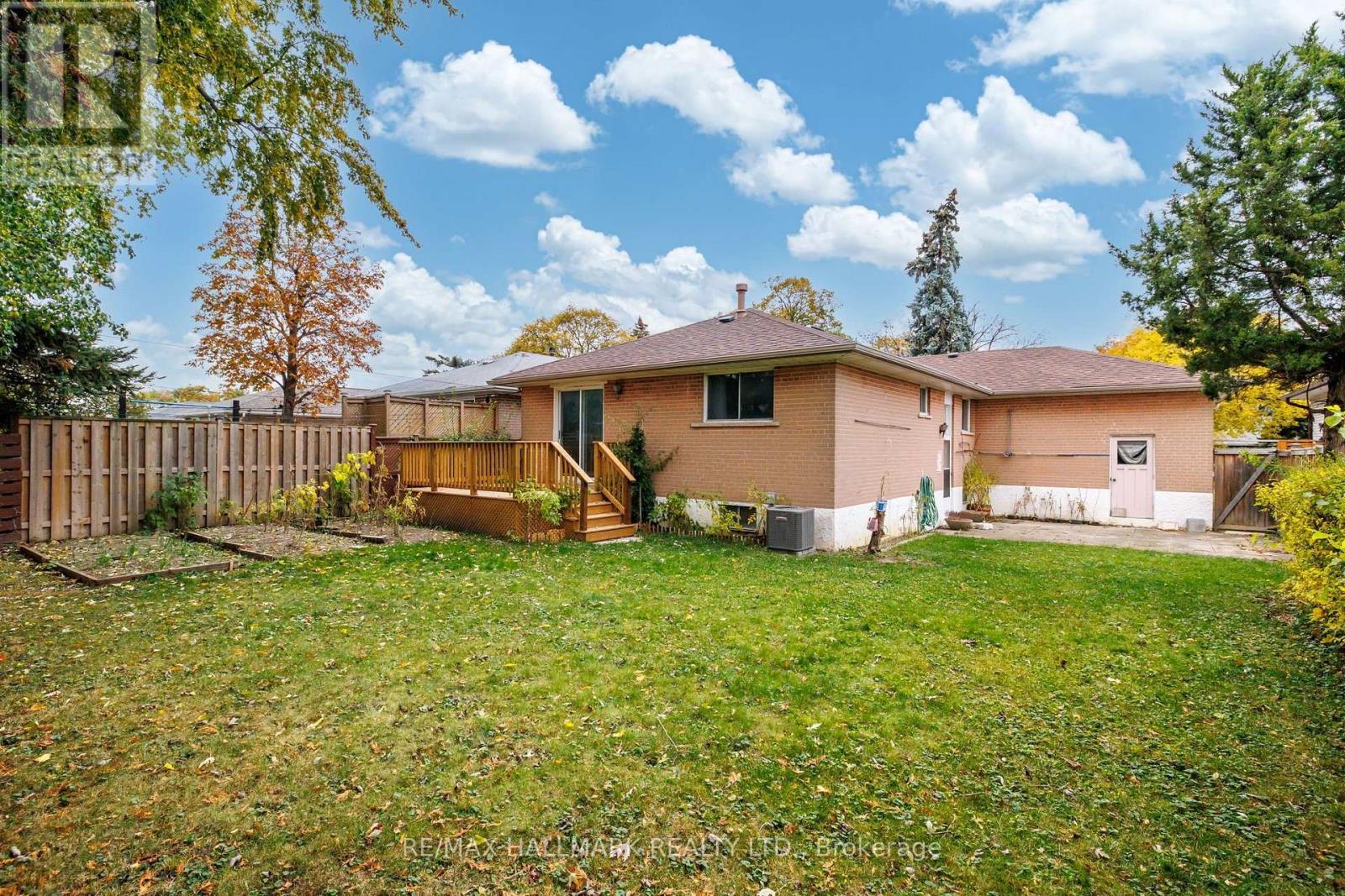 7 MANCROFT CRESCENT - 37