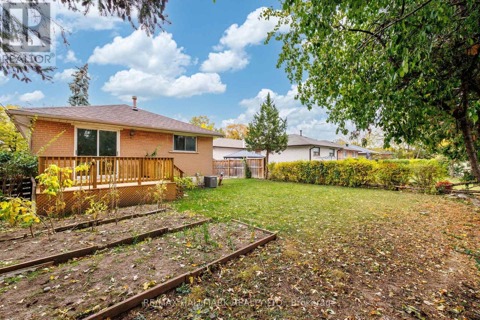 7 MANCROFT CRESCENT - 39