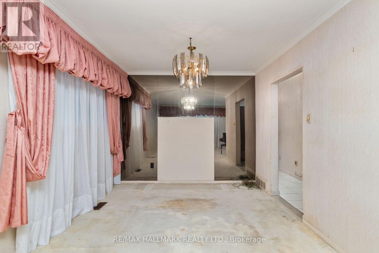 7 MANCROFT CRESCENT - 8