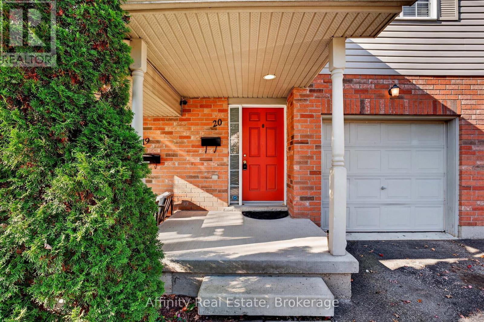 20 - 120 DUDHOPE AVENUE — photo 2