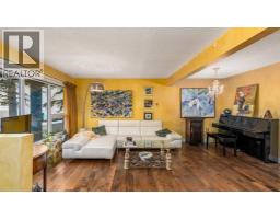 146 Woodmont Terrace SW, Calgary — photo 4