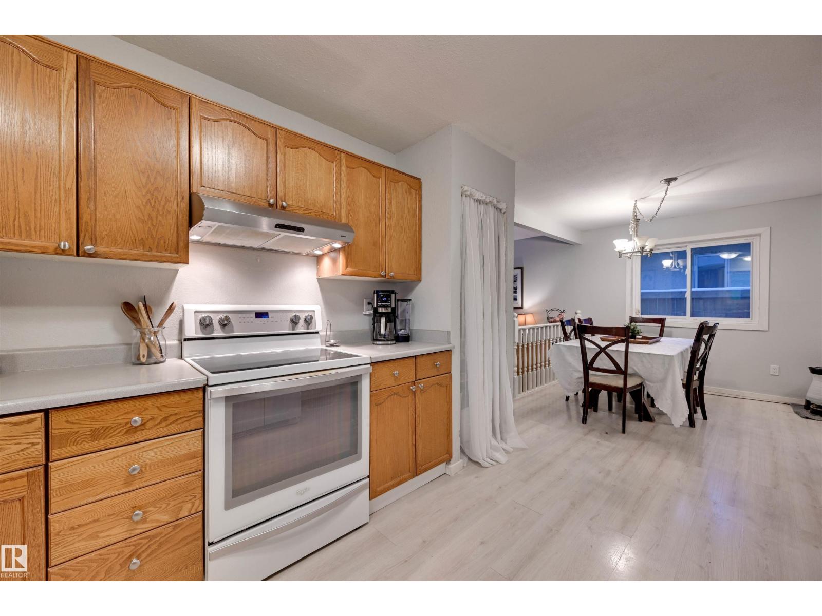 3929 25 Avenue NW, Bisset — photo 10 of 30: Property photo