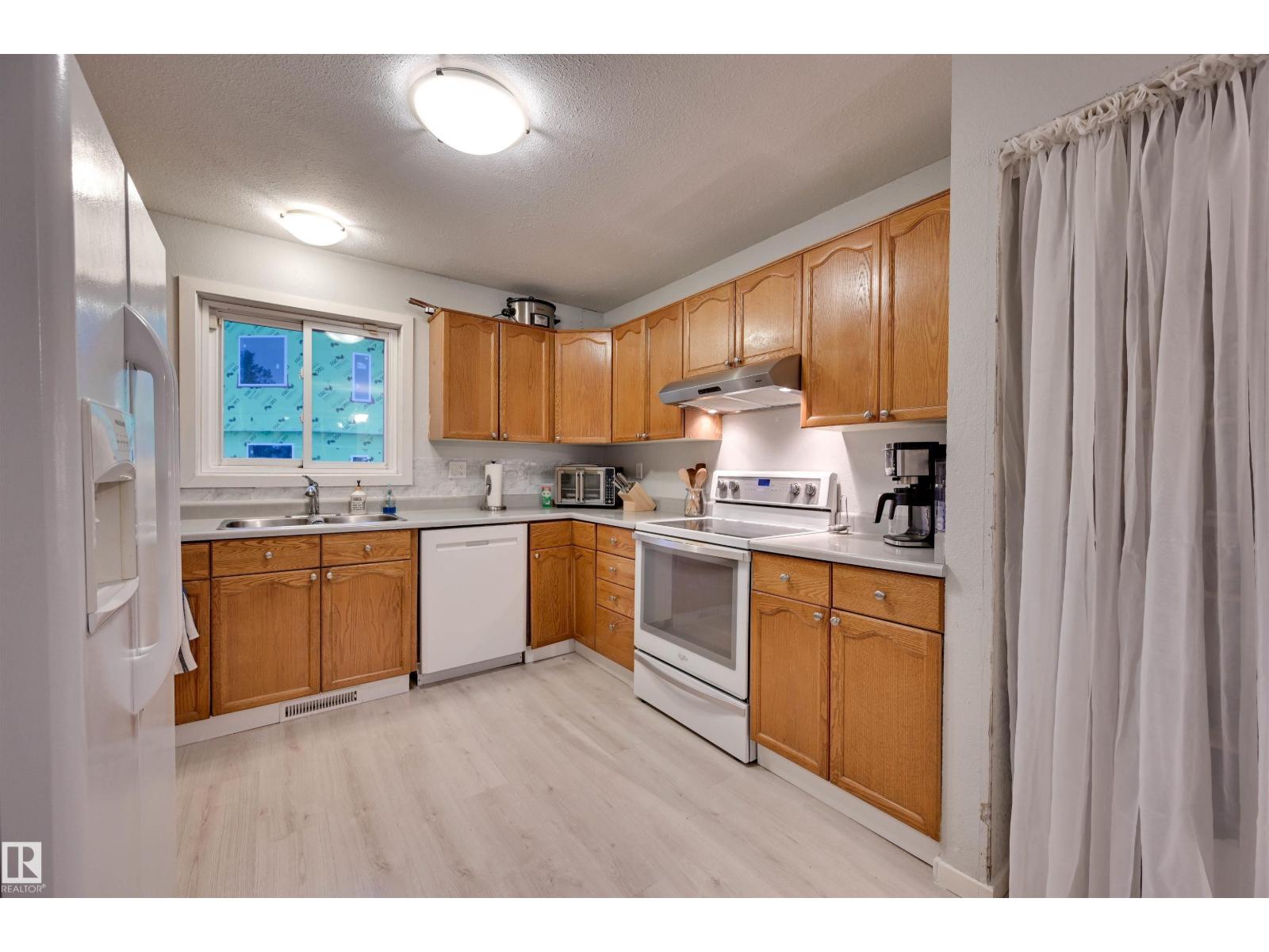 3929 25 Avenue NW, Bisset — photo 11 of 30: Property photo