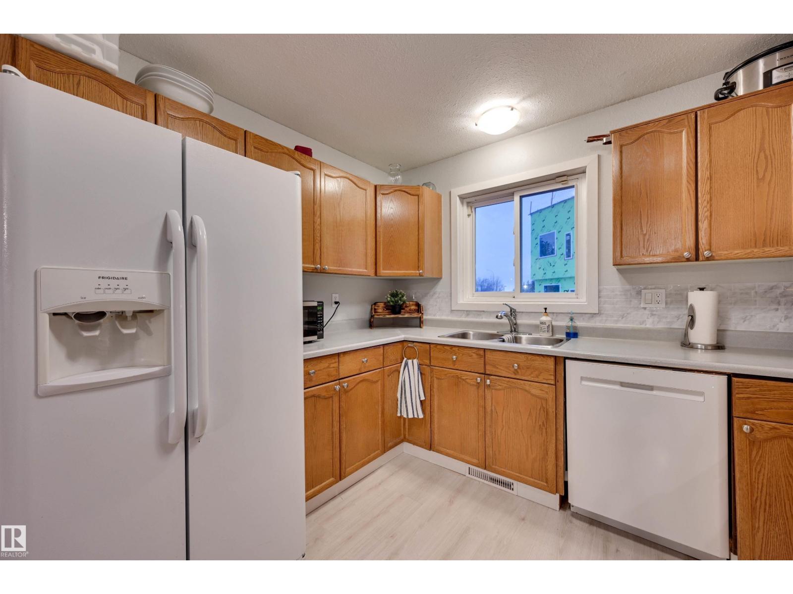 3929 25 Avenue NW, Bisset — photo 12 of 30: Property photo