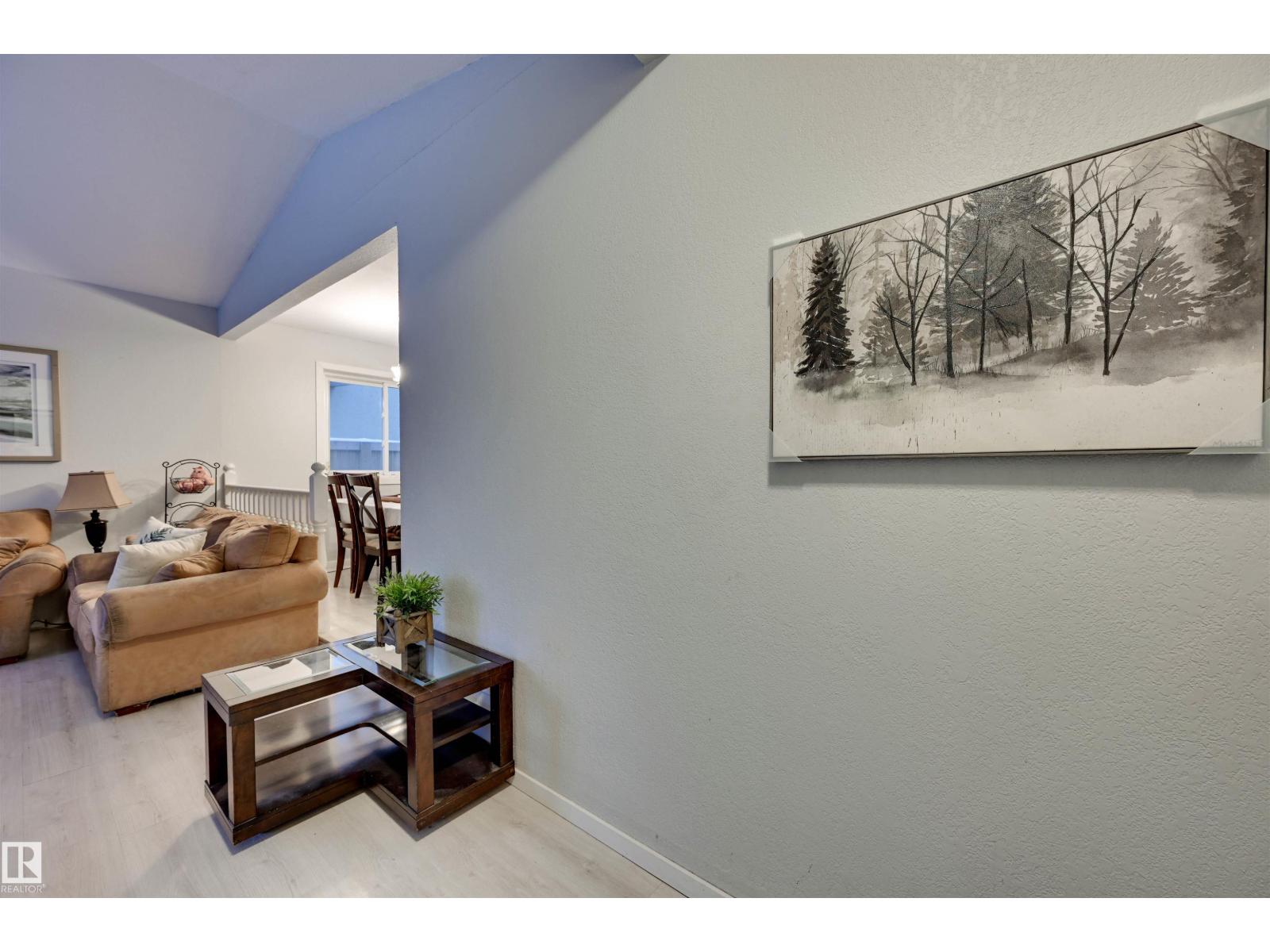 3929 25 Avenue NW, Bisset — photo 3 of 30: Property photo