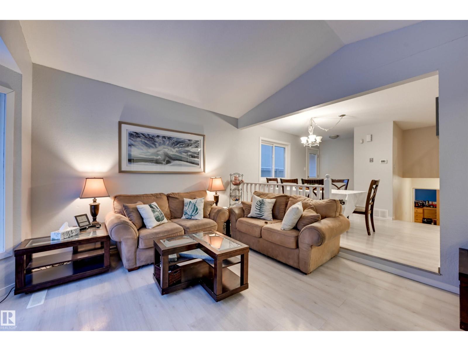 3929 25 Avenue NW, Bisset — photo 5 of 30: Property photo