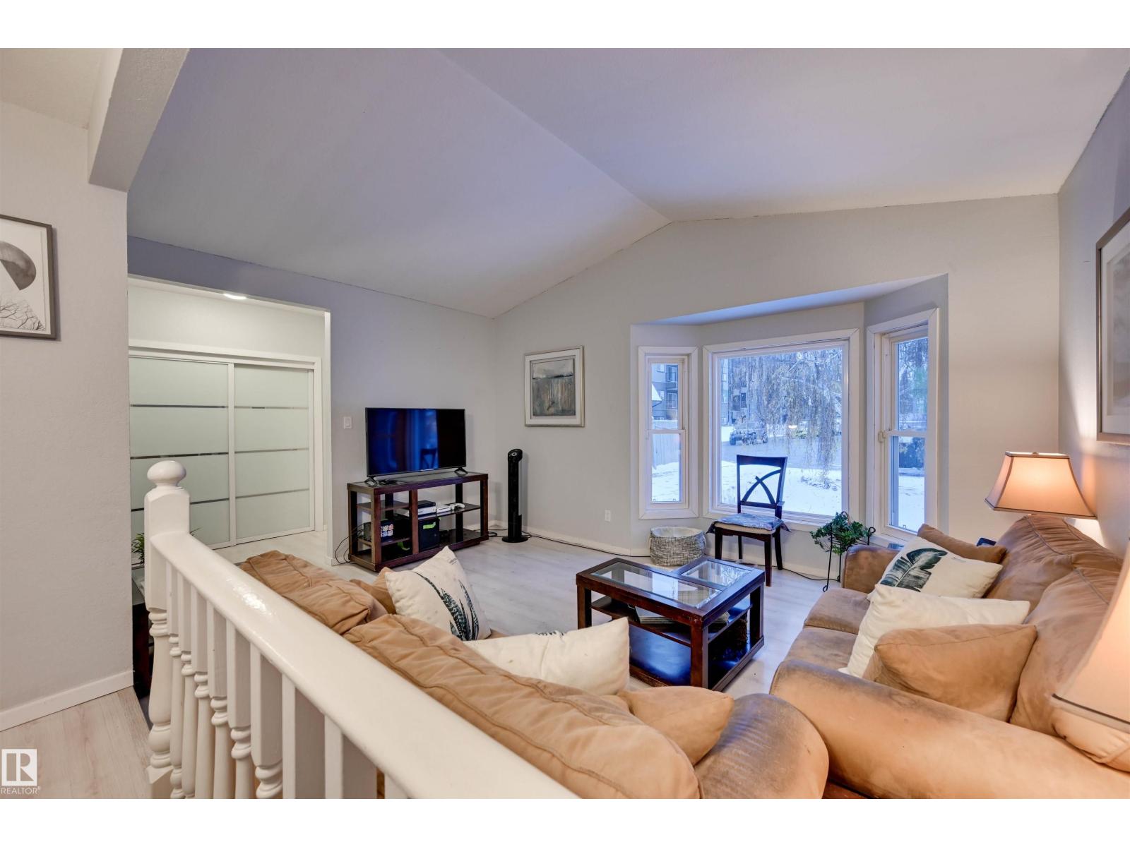 3929 25 Avenue NW, Bisset — photo 6 of 30: Property photo