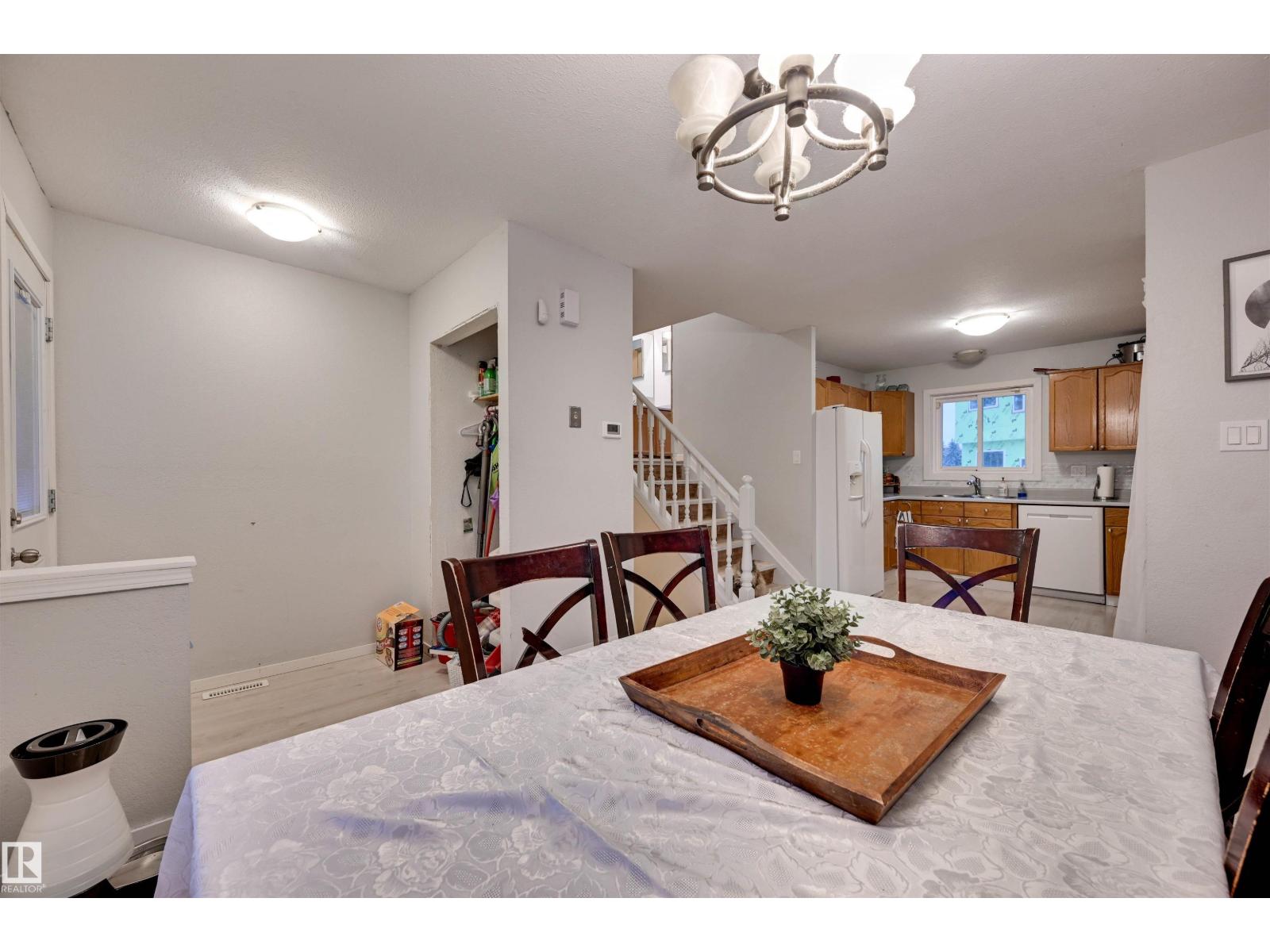 3929 25 Avenue NW, Bisset — photo 8 of 30: Property photo