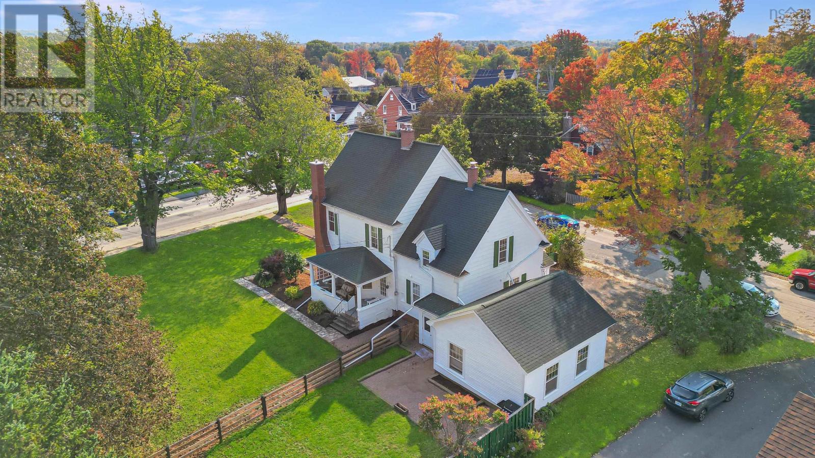 383 Main Street, photo 3