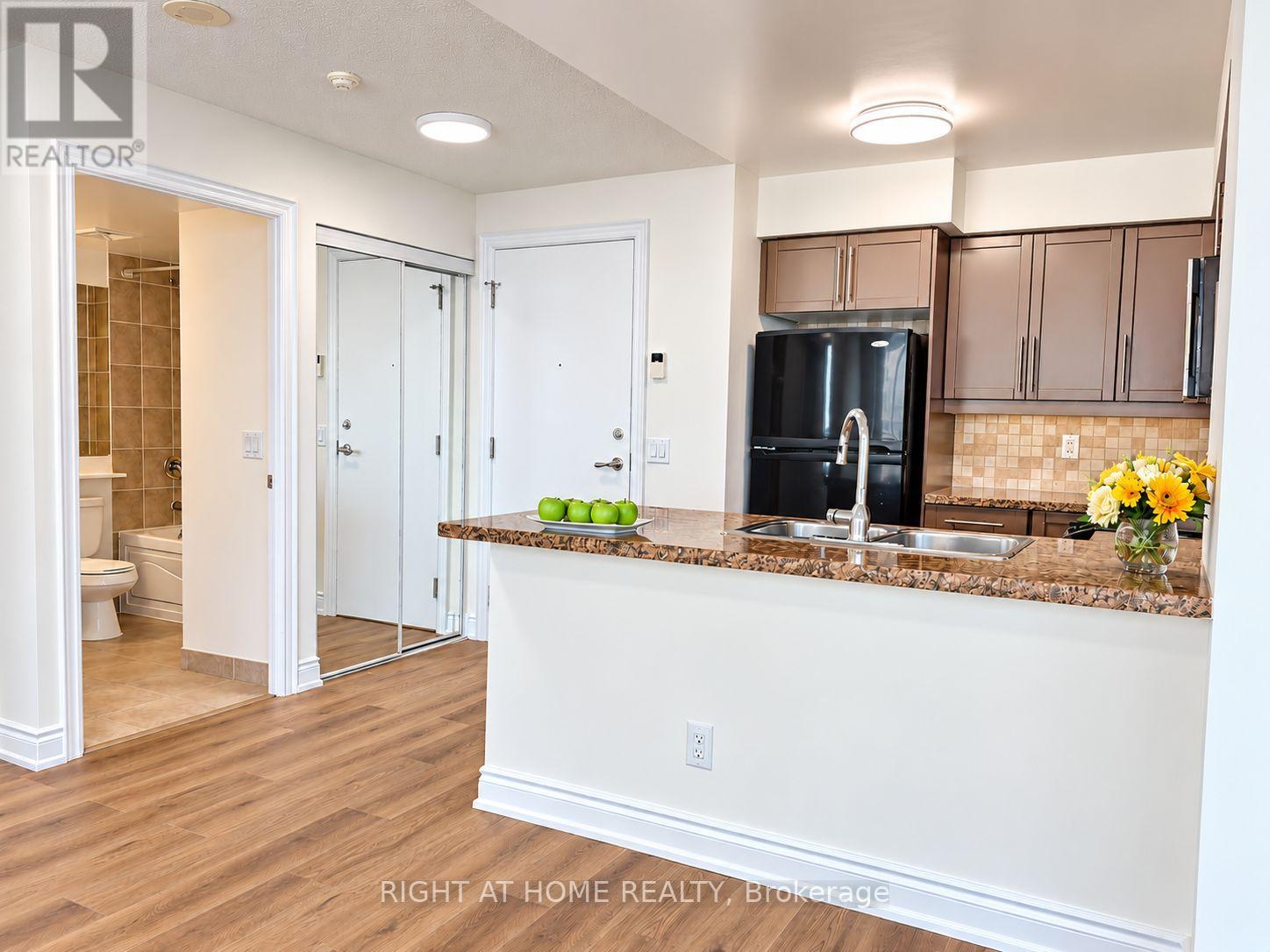 #2220 25 GREENVIEW AVENUE - 7
