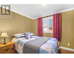 48 Maple Drive thumbnail 11