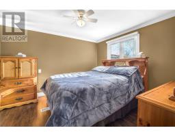 48 Maple Drive thumbnail 14