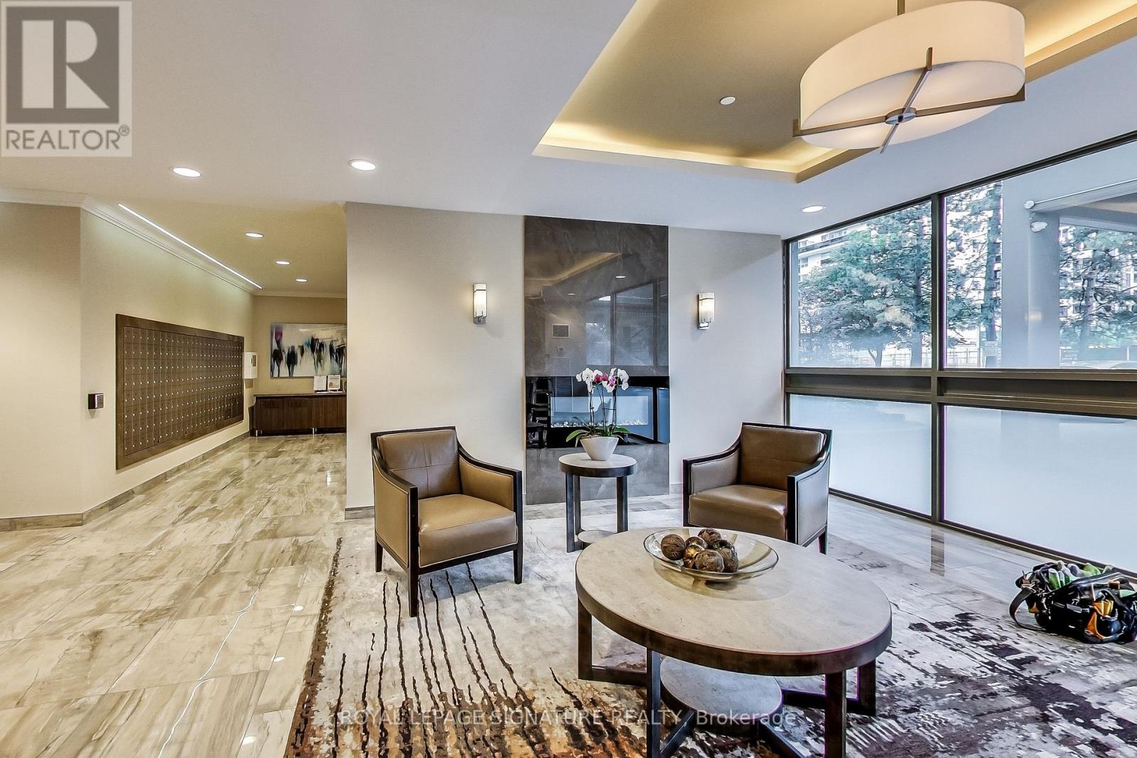 #2205 50 QUEBEC AVENUE - 4