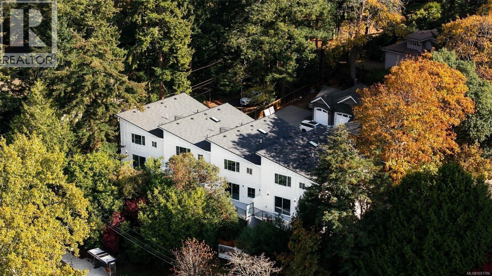 1 2727 Green Vale Avenue, Saanich