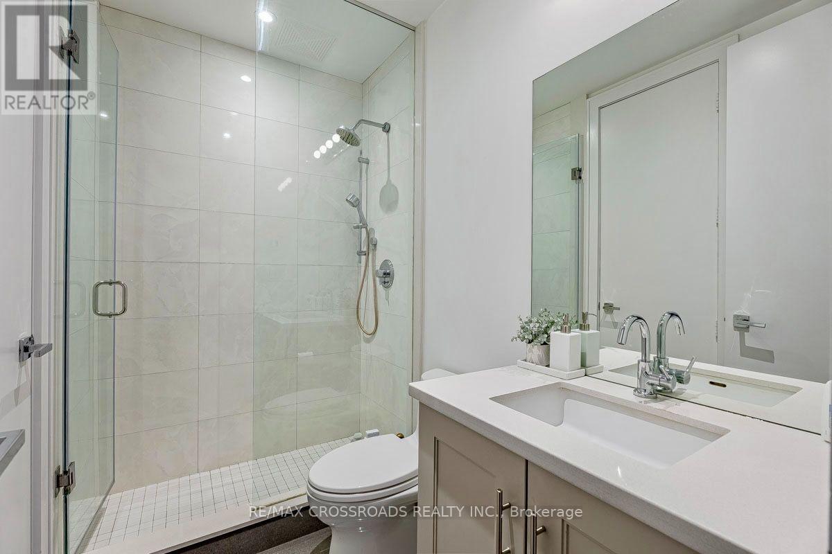 #1010 29 QUEENS QUAY E - 18