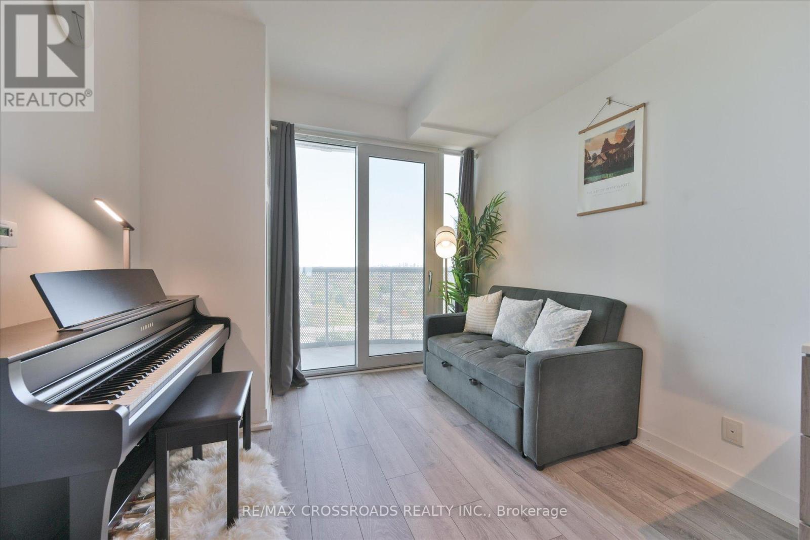 #1510 15 HOLMES AVENUE - 6